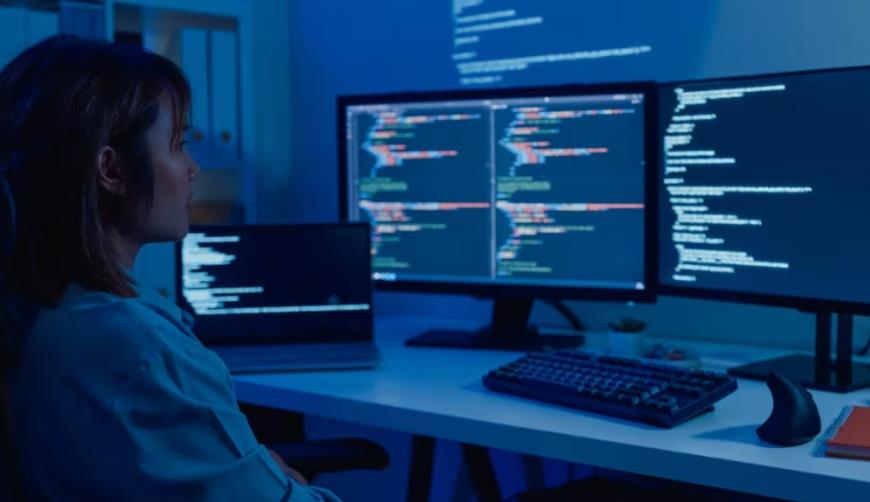 南明区小程序开发公司突围策略:数据驱动决策与主机赋能的双重加持
